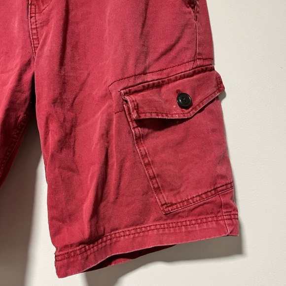 U2B Men’s Classic Red Cargo Shorts Size 32 - Utility Pockets, Casual Style - Picture 3 of 11